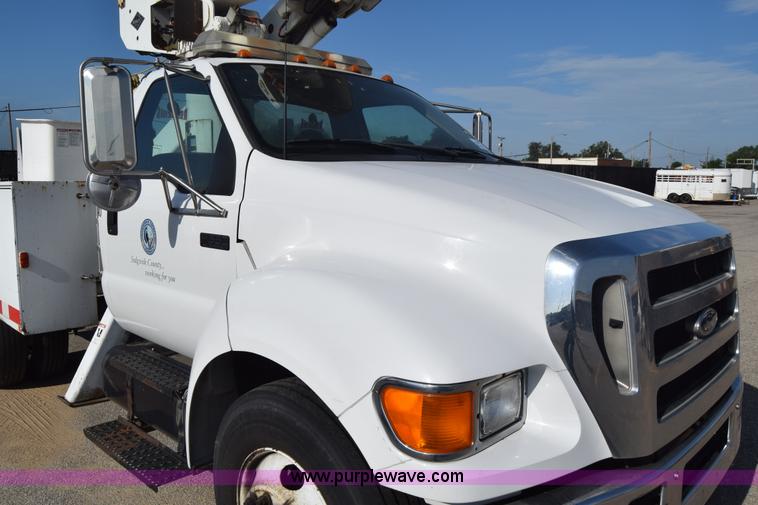 image for item L2747 2005 Ford F650 Super Duty bucket truck