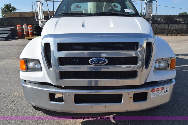 image for item L2747 2005 Ford F650 Super Duty bucket truck