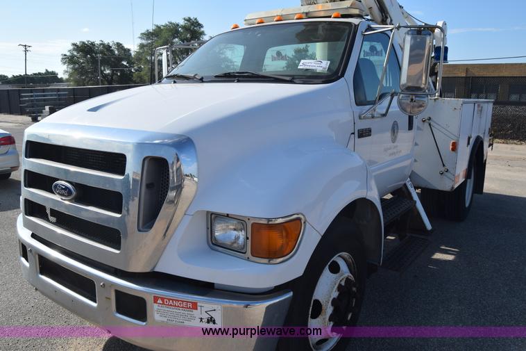 image for item L2747 2005 Ford F650 Super Duty bucket truck
