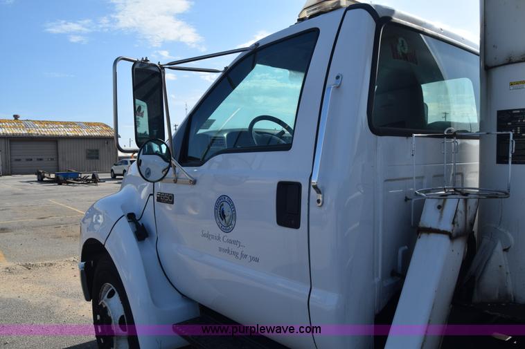 image for item L2747 2005 Ford F650 Super Duty bucket truck