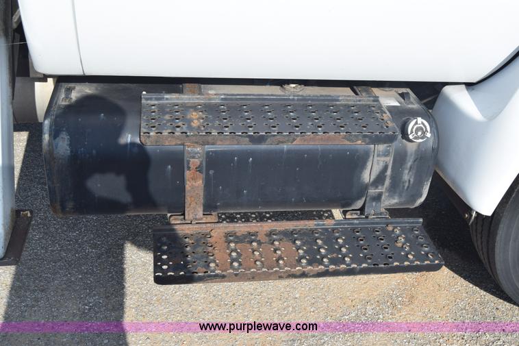 image for item L2747 2005 Ford F650 Super Duty bucket truck