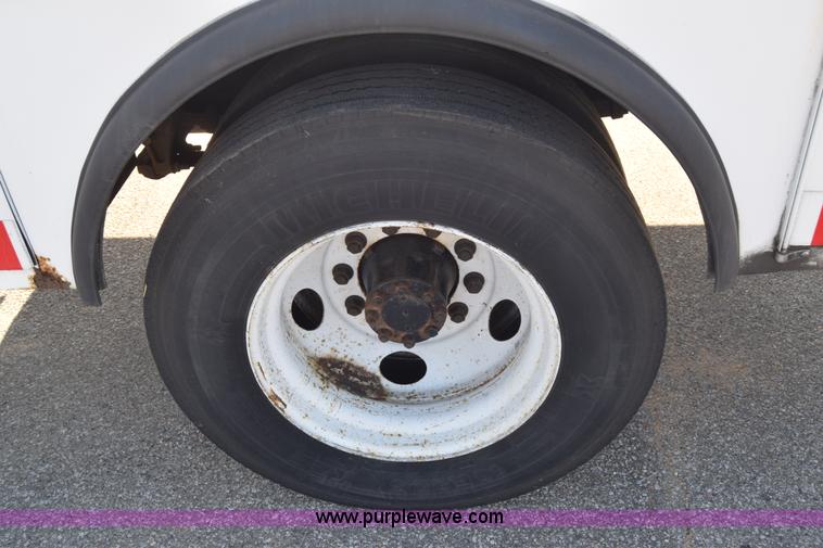 image for item L2747 2005 Ford F650 Super Duty bucket truck