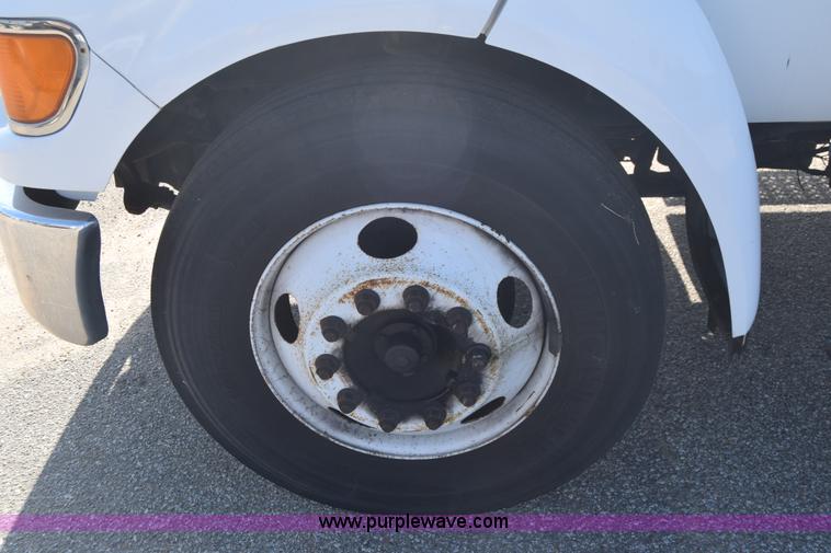 image for item L2747 2005 Ford F650 Super Duty bucket truck