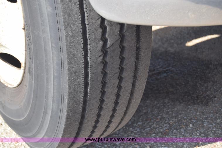 image for item L2747 2005 Ford F650 Super Duty bucket truck