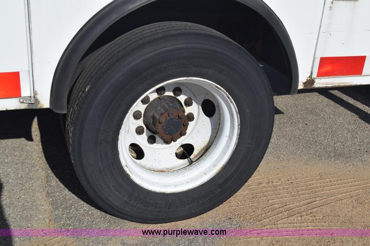 image for item L2747 2005 Ford F650 Super Duty bucket truck