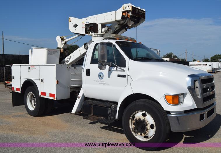 image for item L2747 2005 Ford F650 Super Duty bucket truck