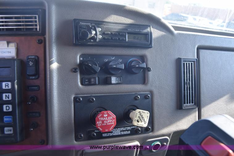 image for item L2748 2008 Peterbilt PB340 dump truck