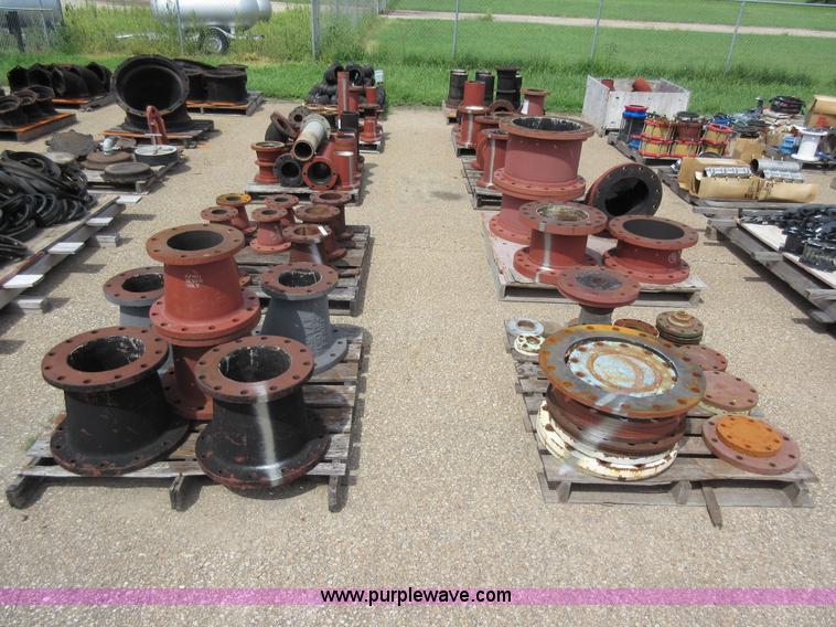 image for item AX9440 Assorted flanged pipe fittings