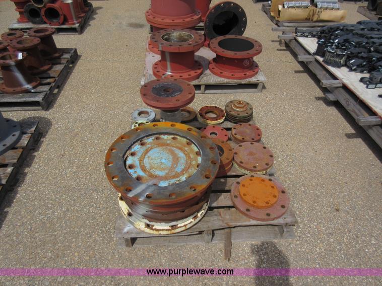 image for item AX9440 Assorted flanged pipe fittings