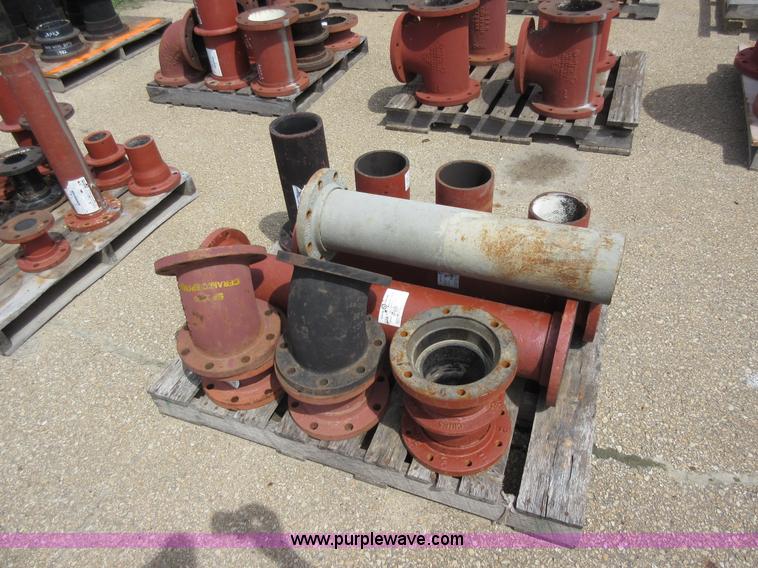 image for item AX9440 Assorted flanged pipe fittings