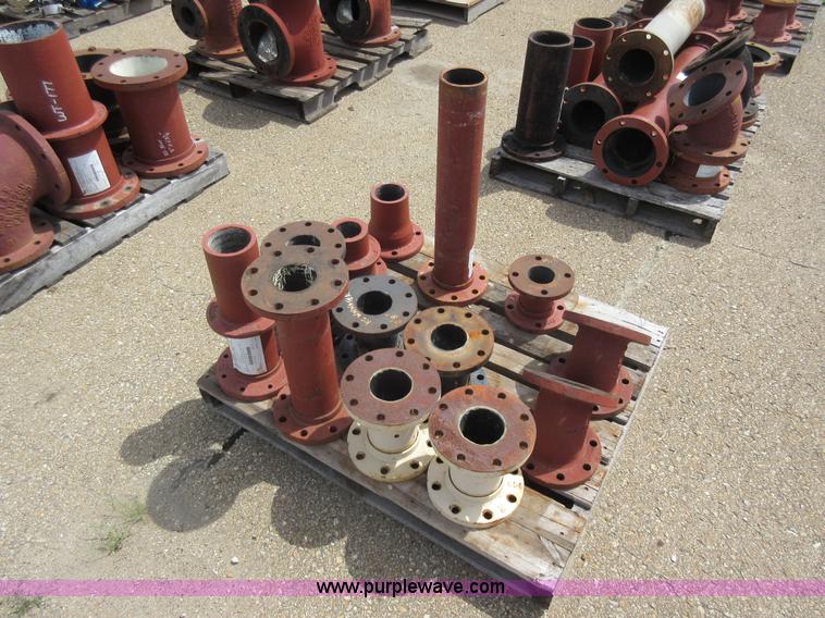 image for item AX9440 Assorted flanged pipe fittings