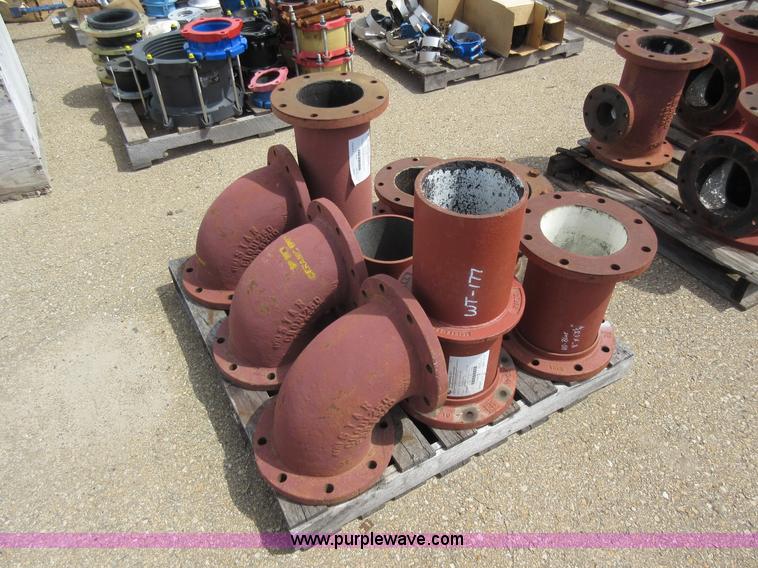 image for item AX9440 Assorted flanged pipe fittings