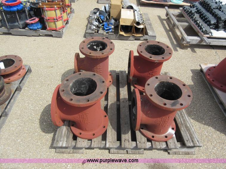 image for item AX9440 Assorted flanged pipe fittings