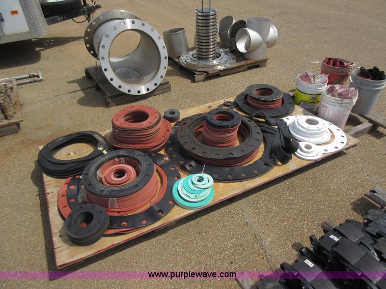 image for item AX9440 Assorted flanged pipe fittings