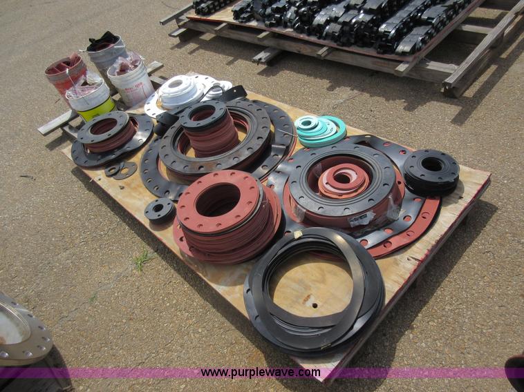 image for item AX9440 Assorted flanged pipe fittings