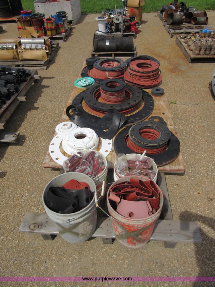 image for item AX9440 Assorted flanged pipe fittings