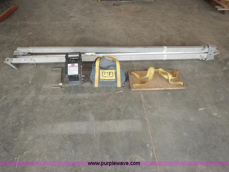 image for item BO9887 Sala Lift II fall protection manhole unit