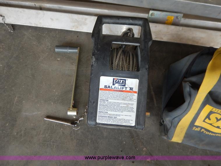 image for item BO9887 Sala Lift II fall protection manhole unit