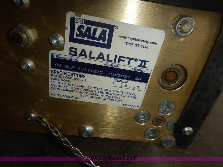image for item BO9887 Sala Lift II fall protection manhole unit