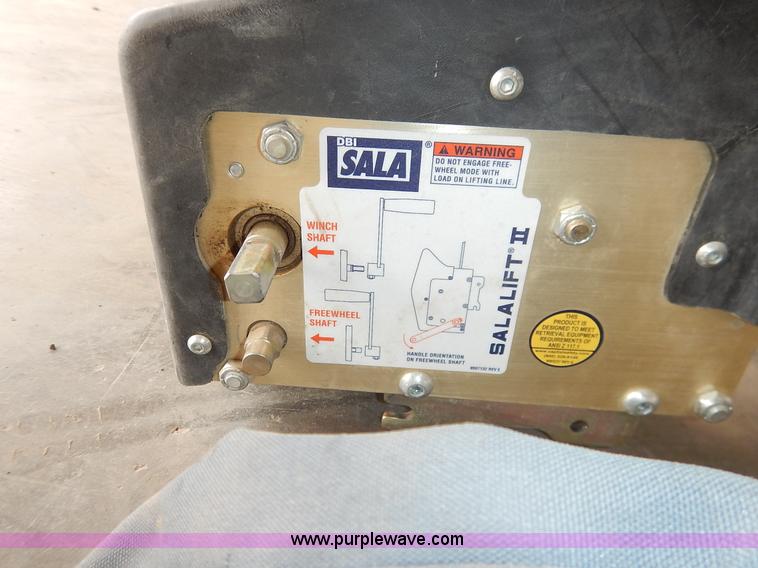 image for item BO9887 Sala Lift II fall protection manhole unit