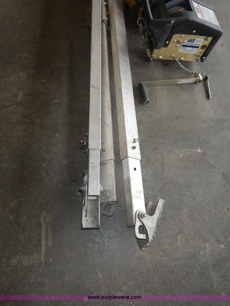 image for item BO9887 Sala Lift II fall protection manhole unit