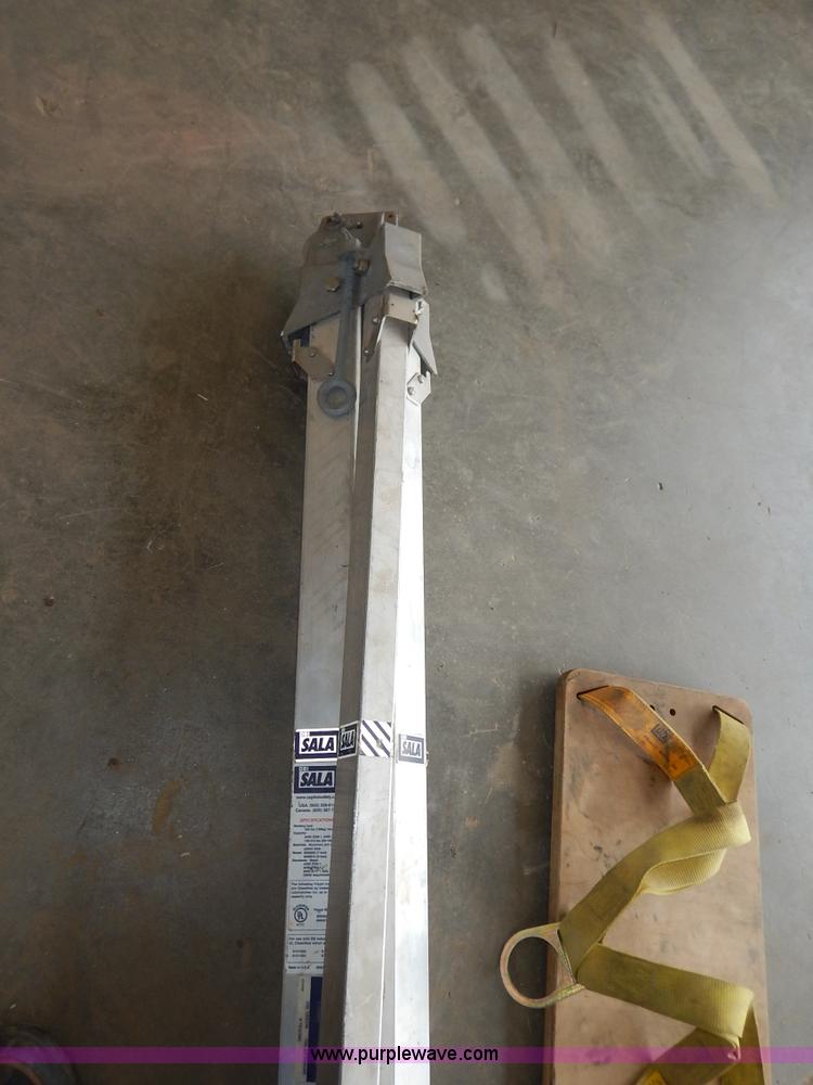 image for item BO9887 Sala Lift II fall protection manhole unit