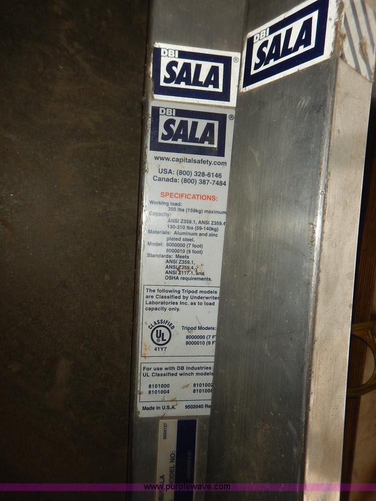 image for item BO9887 Sala Lift II fall protection manhole unit