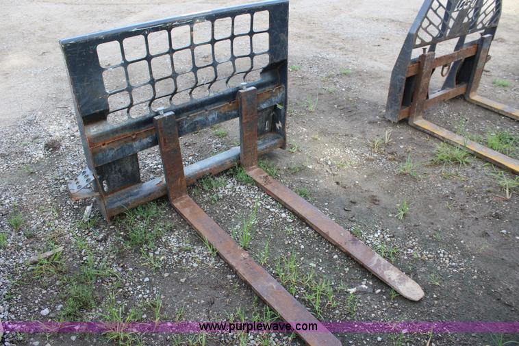 image for item BQ9276 Skid steer pallet forks