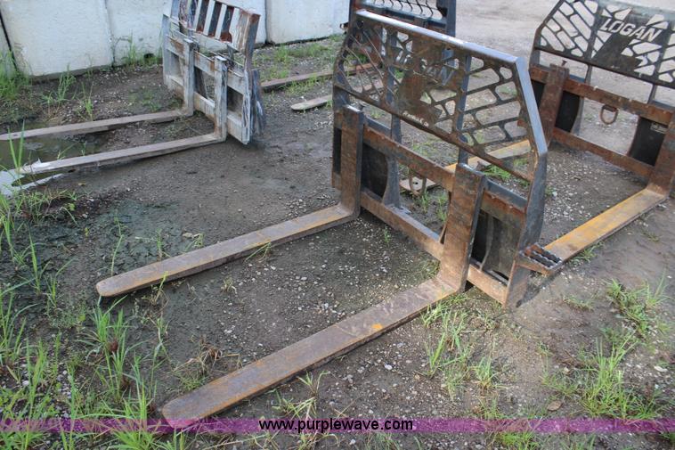 image for item BQ9278 Skid steer pallet forks