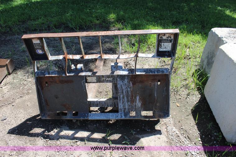 image for item BQ9385 Paladin skid mount pallet forks