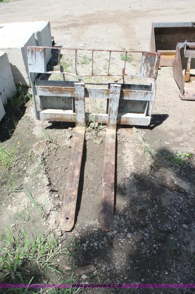 image for item BQ9385 Paladin skid mount pallet forks