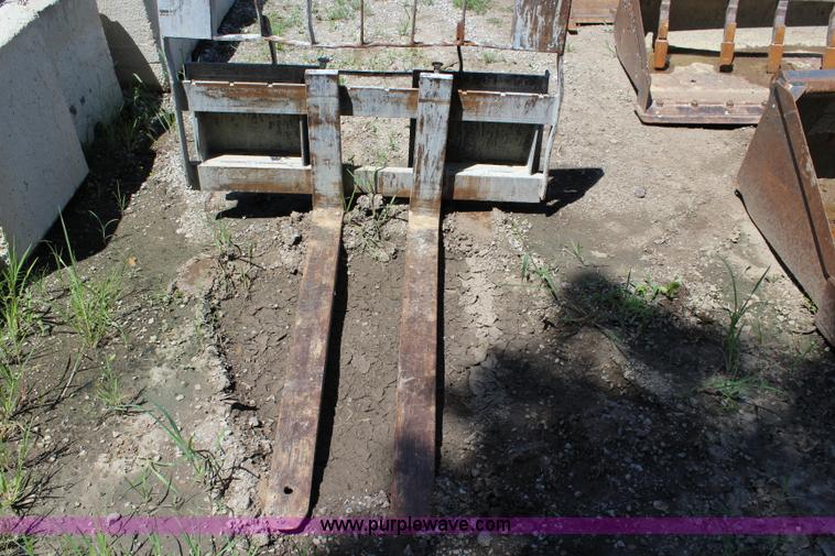 image for item BQ9385 Paladin skid mount pallet forks