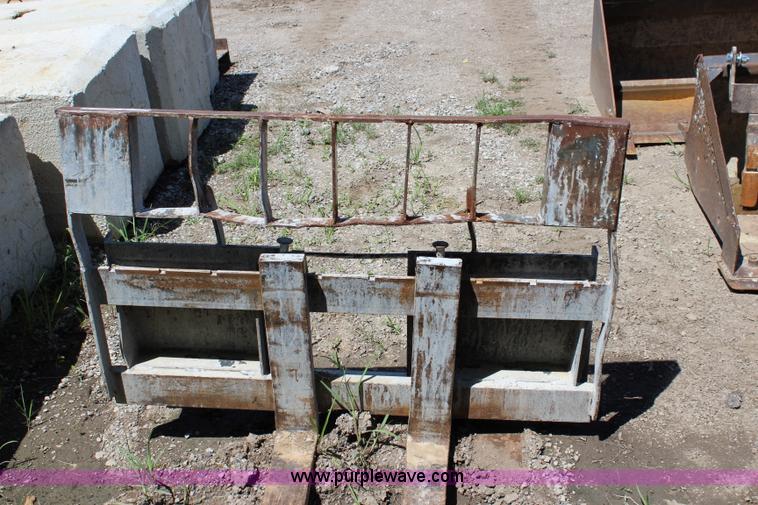 image for item BQ9385 Paladin skid mount pallet forks