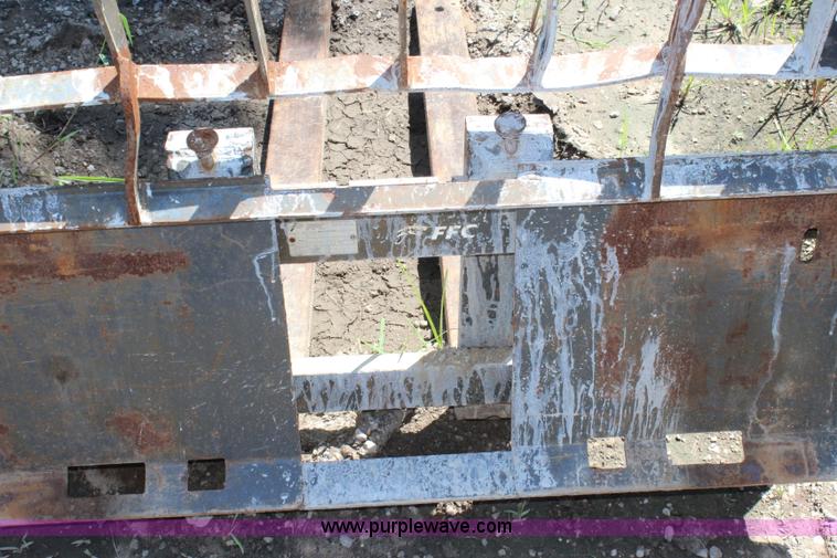 image for item BQ9385 Paladin skid mount pallet forks