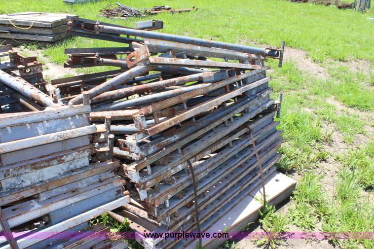 image for item BQ9402 (105) Dayton Superior bridge overhang brackets