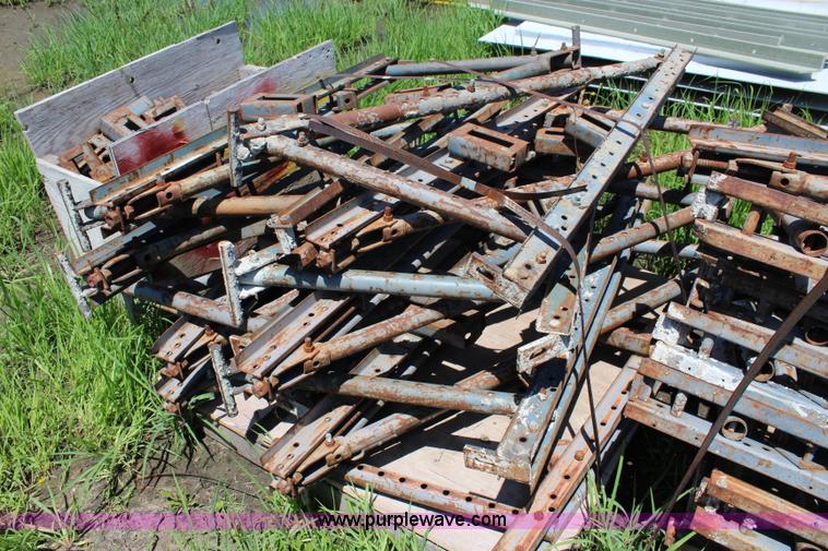 image for item BQ9402 (105) Dayton Superior bridge overhang brackets