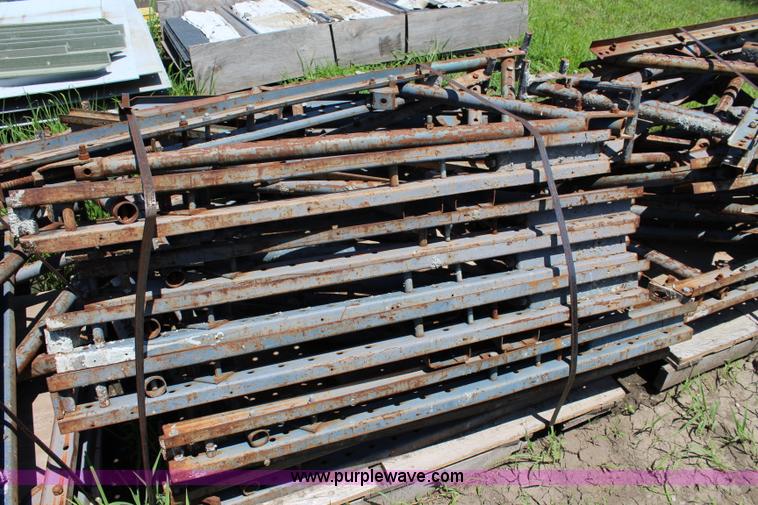 image for item BQ9402 (105) Dayton Superior bridge overhang brackets