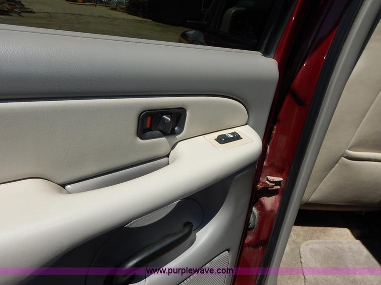 image for item J3772 2001 Chevrolet Tahoe LT SUV