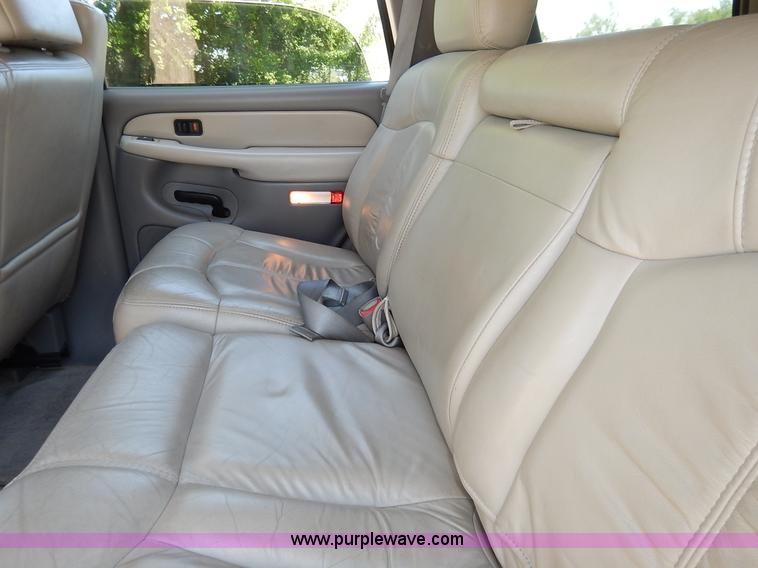 image for item J3772 2001 Chevrolet Tahoe LT SUV