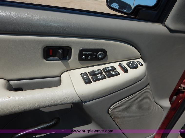 image for item J3772 2001 Chevrolet Tahoe LT SUV