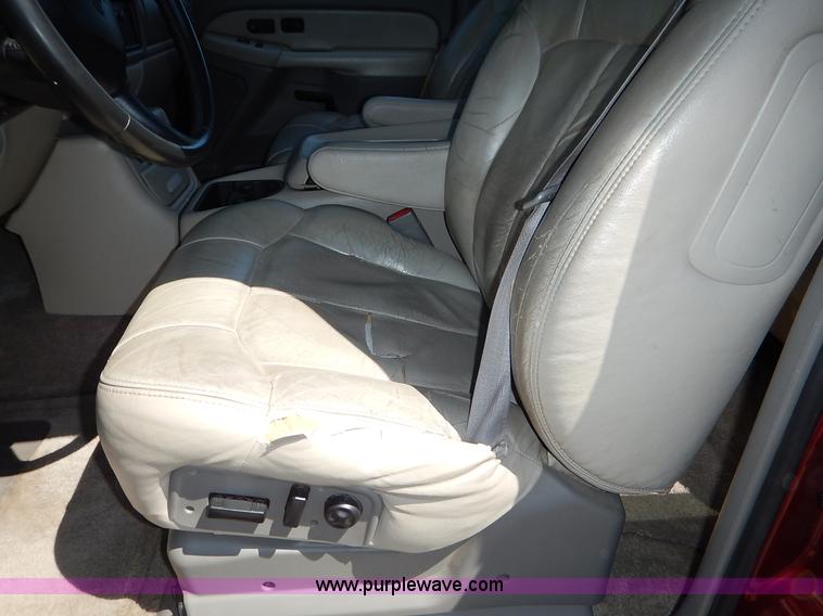 image for item J3772 2001 Chevrolet Tahoe LT SUV