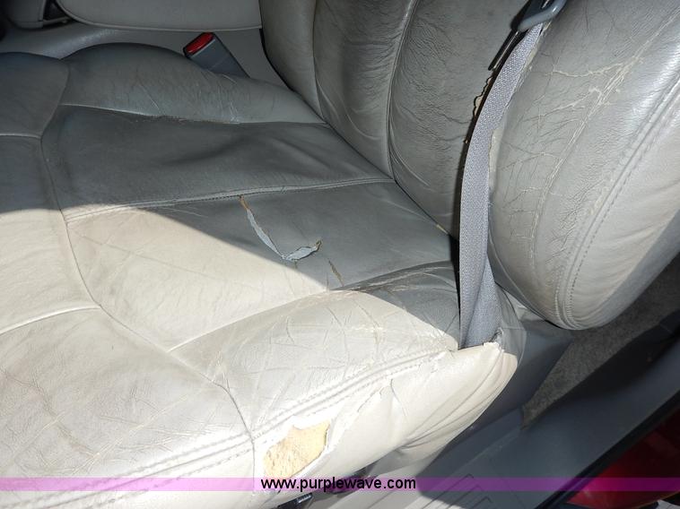 image for item J3772 2001 Chevrolet Tahoe LT SUV