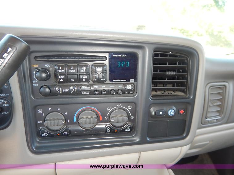 image for item J3772 2001 Chevrolet Tahoe LT SUV