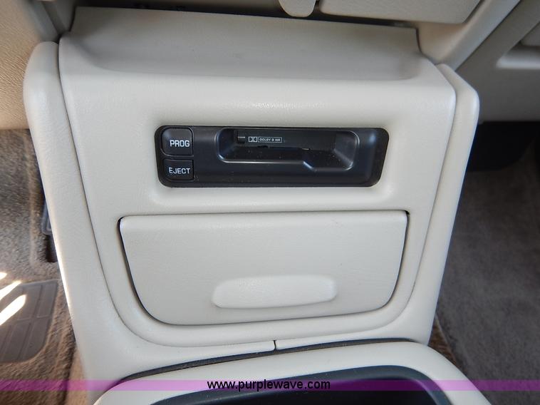 image for item J3772 2001 Chevrolet Tahoe LT SUV