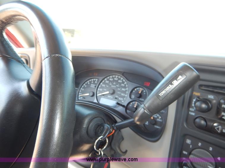 image for item J3772 2001 Chevrolet Tahoe LT SUV