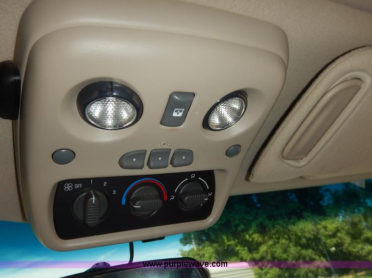 image for item J3772 2001 Chevrolet Tahoe LT SUV