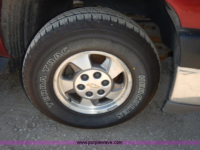 image for item J3772 2001 Chevrolet Tahoe LT SUV