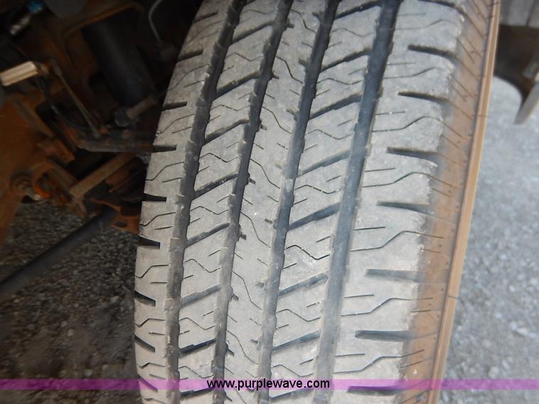 image for item J3772 2001 Chevrolet Tahoe LT SUV