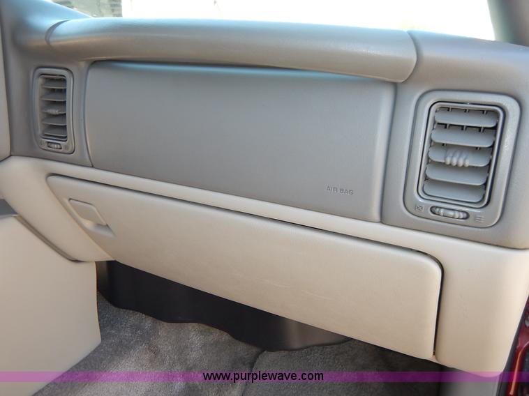 image for item J3772 2001 Chevrolet Tahoe LT SUV