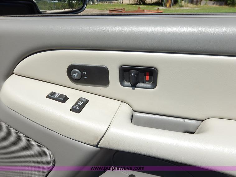 image for item J3772 2001 Chevrolet Tahoe LT SUV